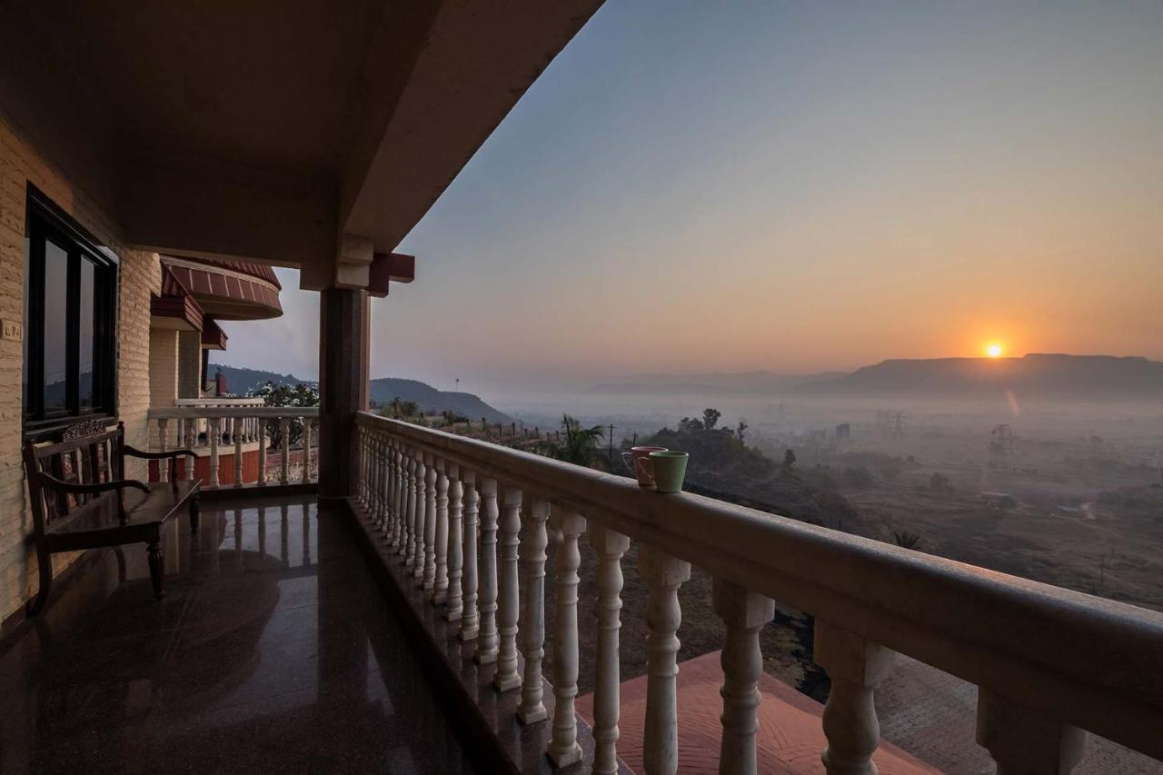 Dazzle By Stayvista - Unwind In A Mountain-city View With A Terrace Pool