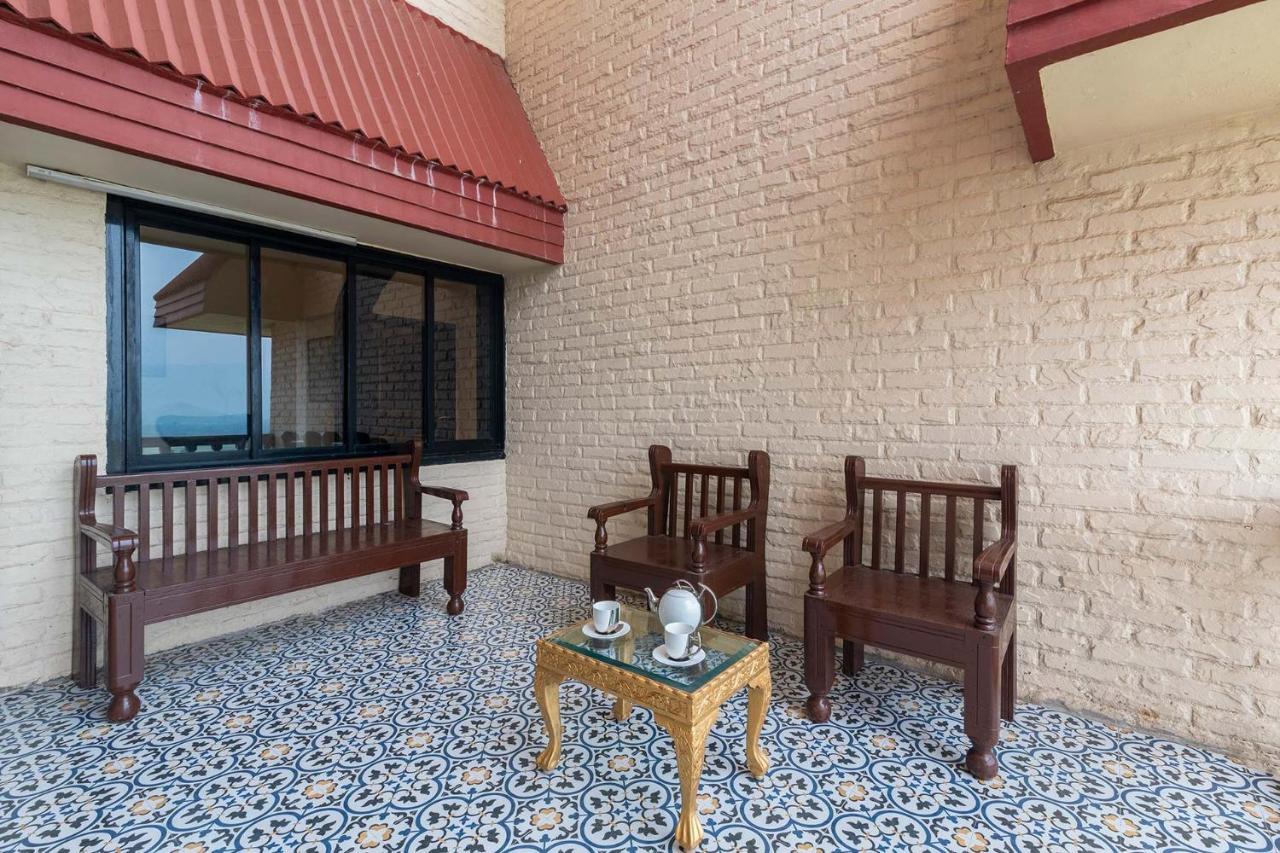 Dazzle By Stayvista - Unwind In A Mountain-city View With A Terrace Pool Villa