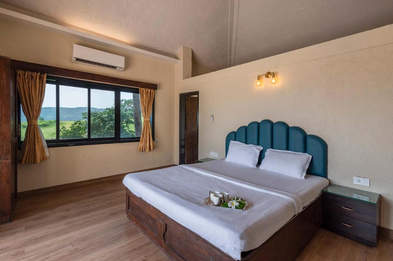 Villa Dazzle By Stayvista - Unwind In A Mountain-city View With A Terrace Pool Karjat