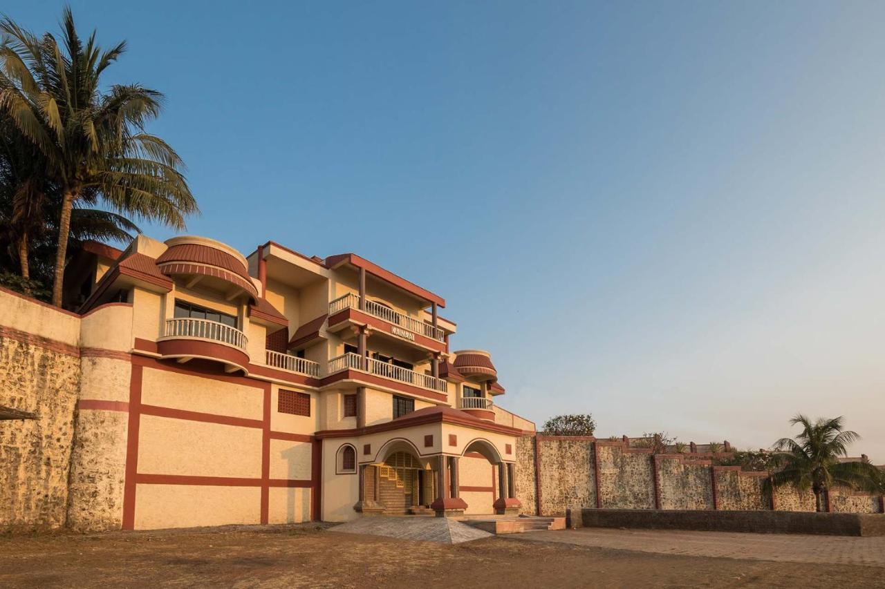 Dazzle By Stayvista - Unwind In A Mountain-city View With A Terrace Pool *