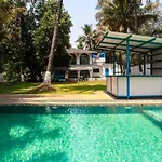 Stayvista\'S Casa Blanca - Modern Elegance With A Pool, Spacious Lawn & Diverse Activities