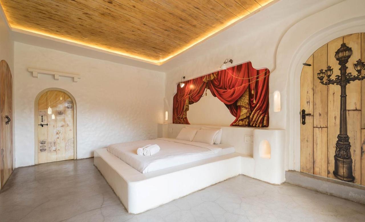 Stayvista's Casa Blanca - Modern Elegance With A Pool, Spacious Lawn & Diverse Activities