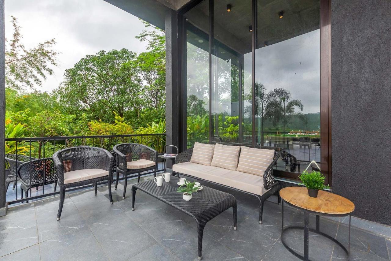 Sunset Boulevard By Stayvista: Lakeside Pet-friendly With Pool Villa Karjat