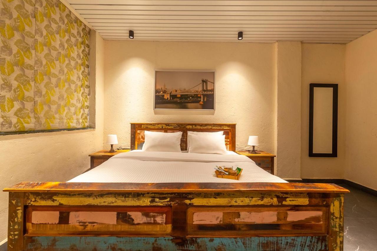 Sunset Boulevard By Stayvista: Lakeside Pet-friendly With Pool Villa