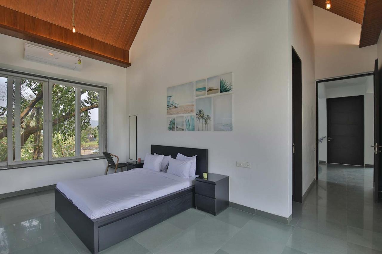 Twilight Grove: Stayvista With Pool And Theatre Villa Karjat
