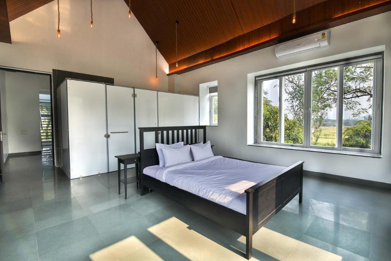 Twilight Grove: Stayvista With Pool And Theatre Villa Karjat