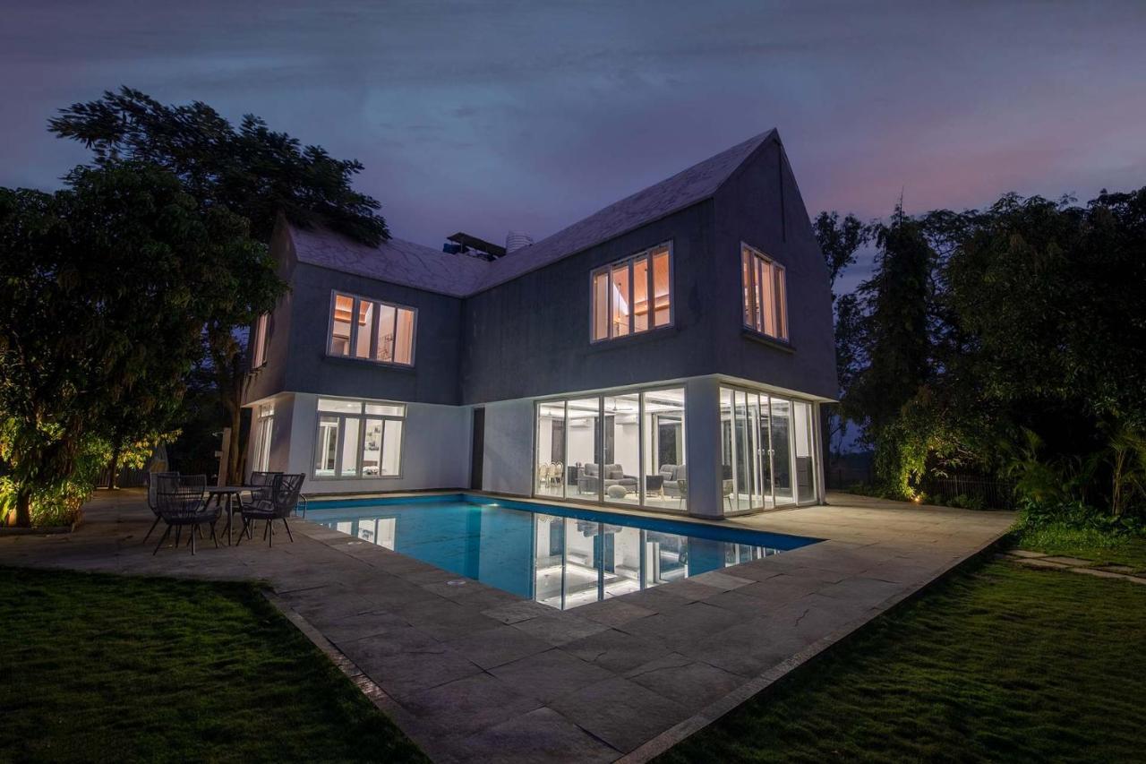 Villa Twilight Grove: Stayvista With Pool And Theatre *