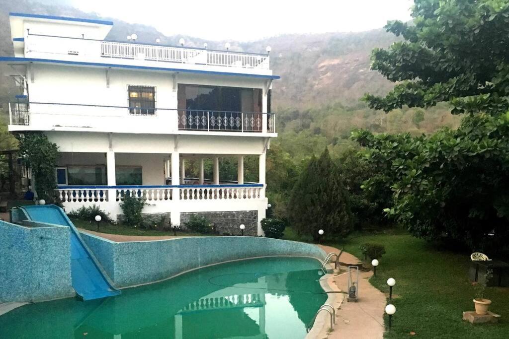 Lake View 4bhk *