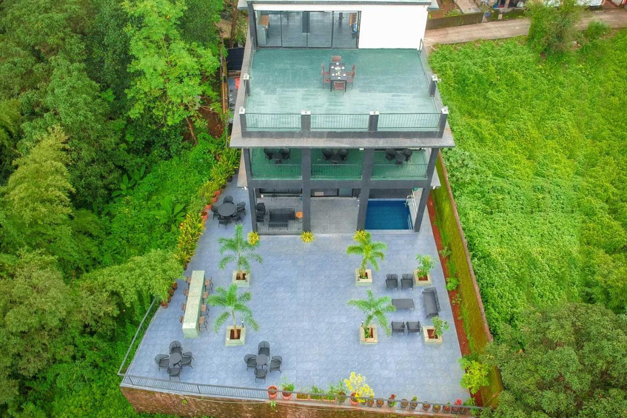 Sunset Boulevard By Stayvista: Lakeside Pet-friendly With Pool * Karjat