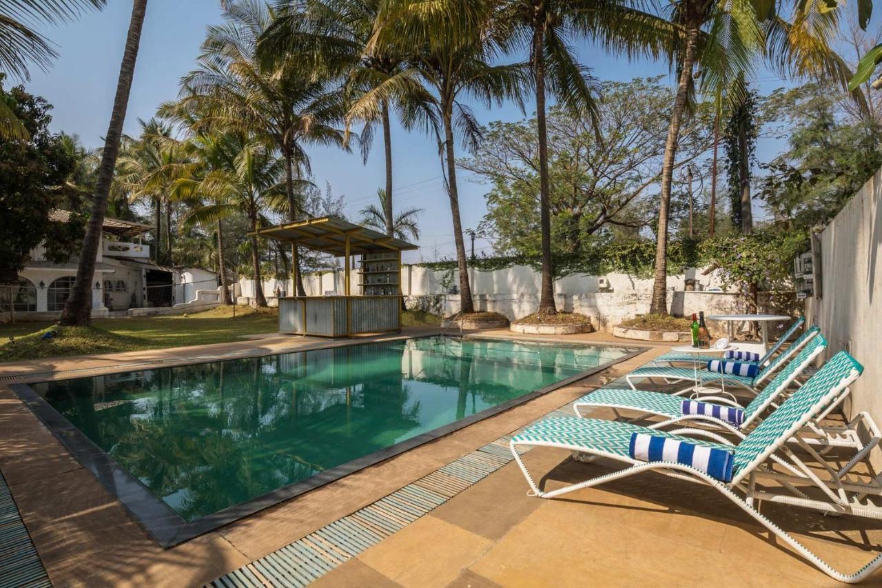 Villa Stayvista's Casa Blanca - Modern Elegance With A Pool, Spacious Lawn & Diverse Activities *