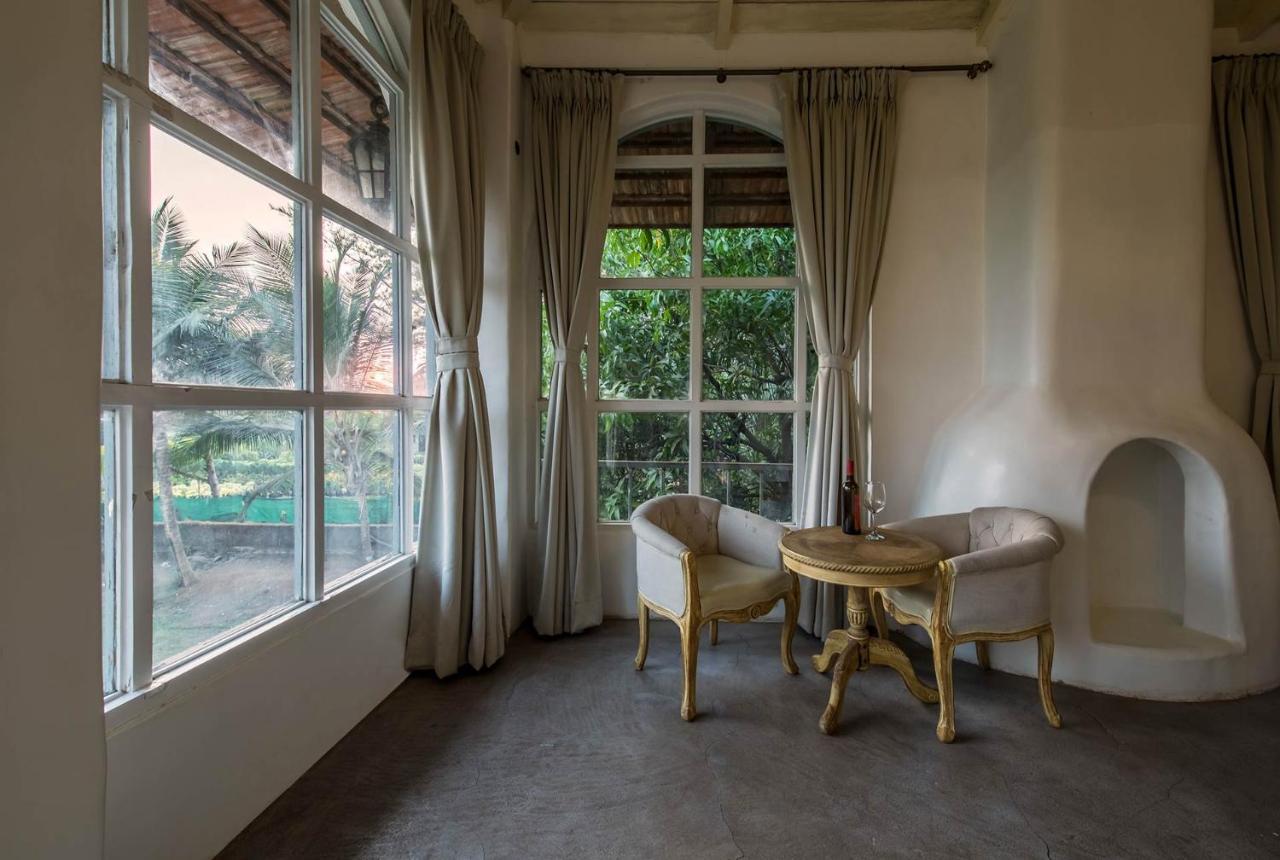 Villa Stayvista's Casa Blanca - Modern Elegance With A Pool, Spacious Lawn & Diverse Activities Karjat