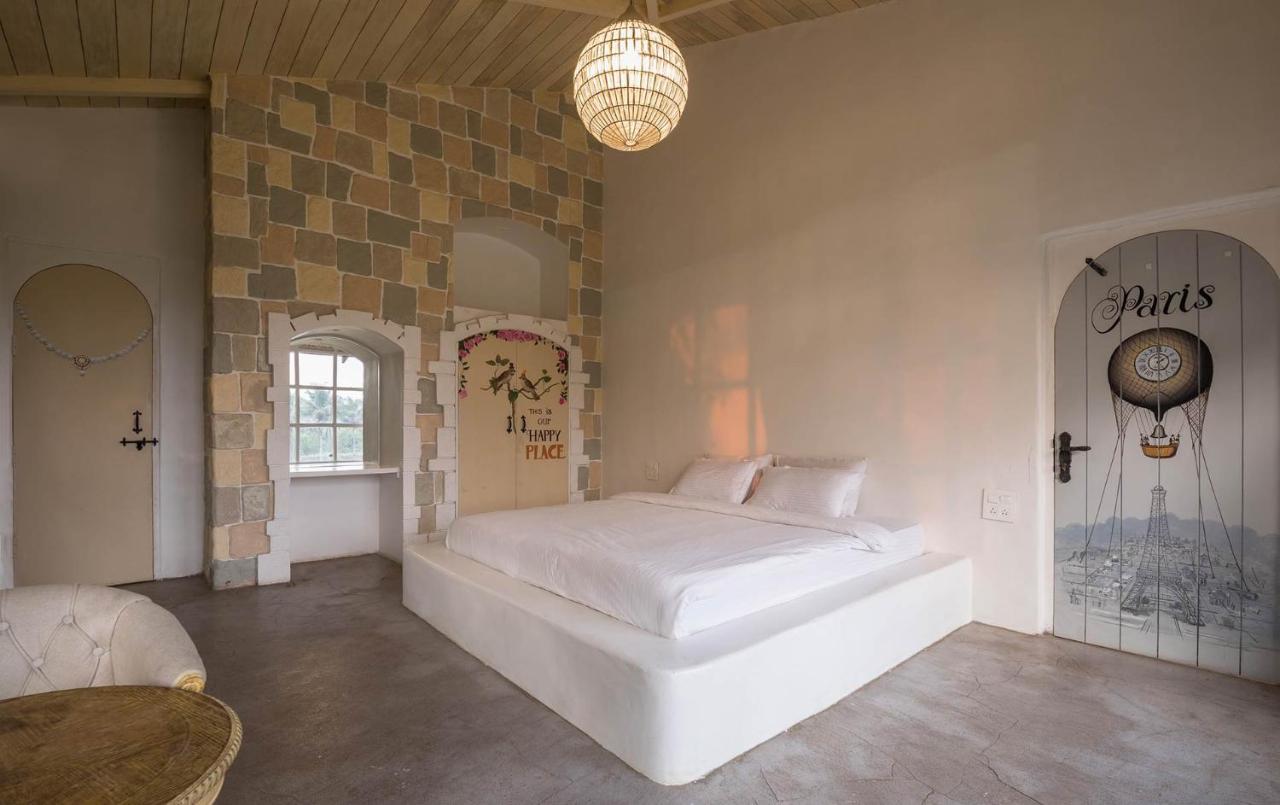 Stayvista's Casa Blanca - Modern Elegance With A Pool, Spacious Lawn & Diverse Activities *