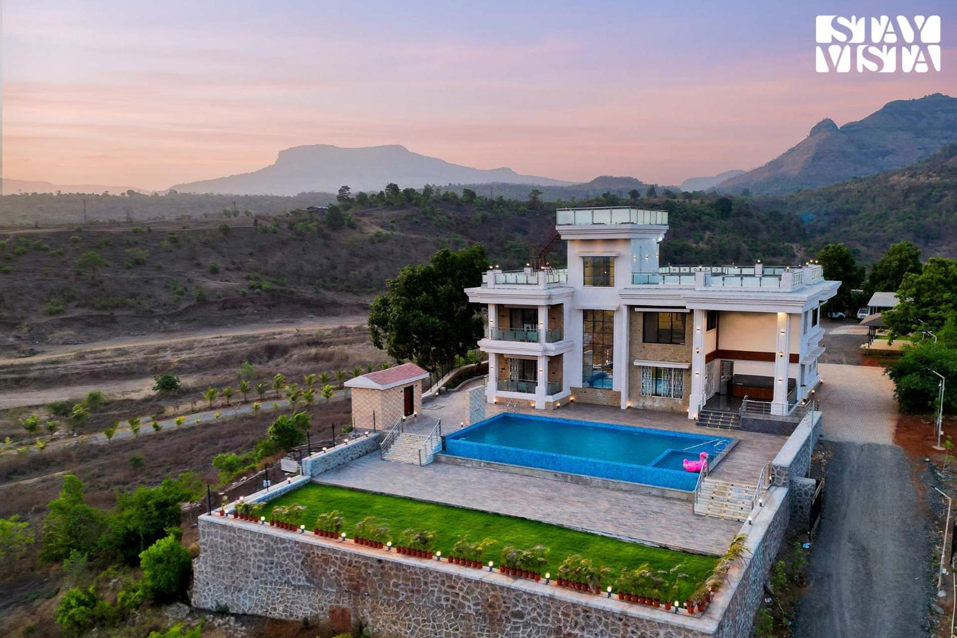 Villa Crown Crest With Swimming Pool, Alfresco Dining & Lawn By Stayvista