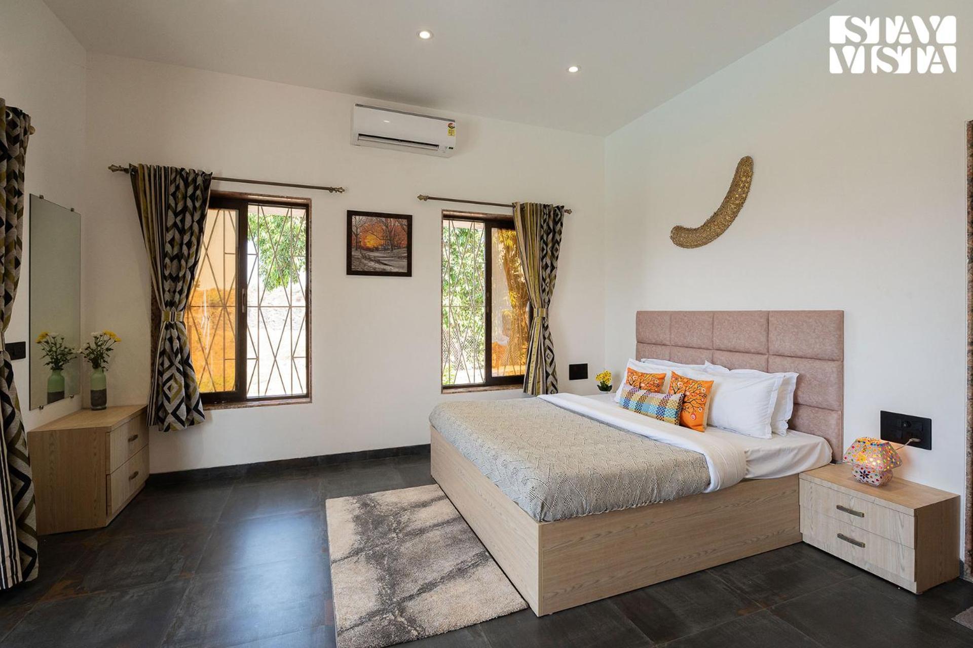 Crown Crest With Swimming Pool, Alfresco Dining & Lawn By Stayvista Villa *