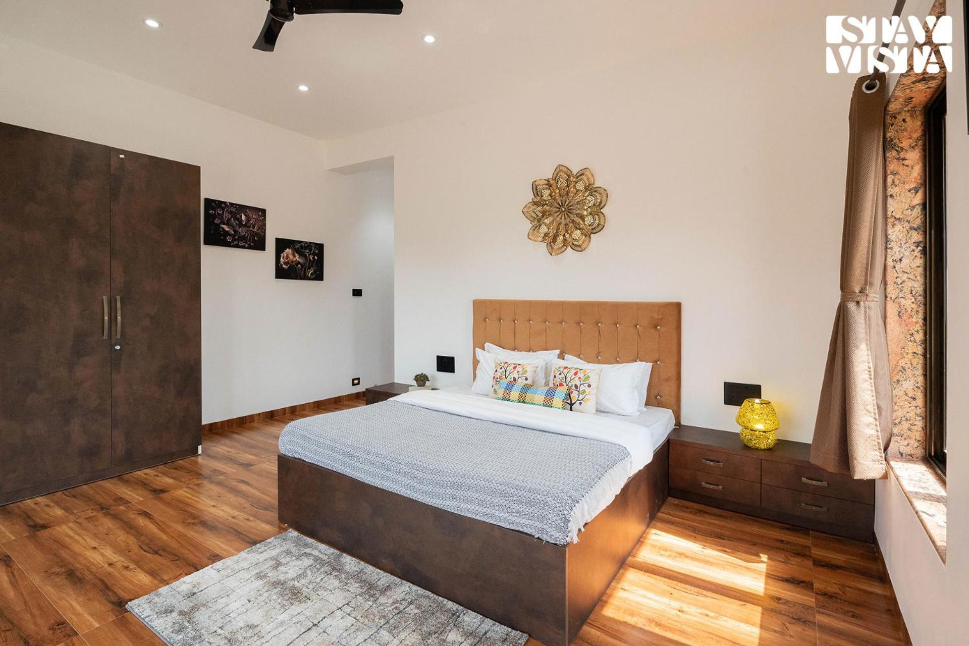 Villa Crown Crest With Swimming Pool, Alfresco Dining & Lawn By Stayvista Karjat