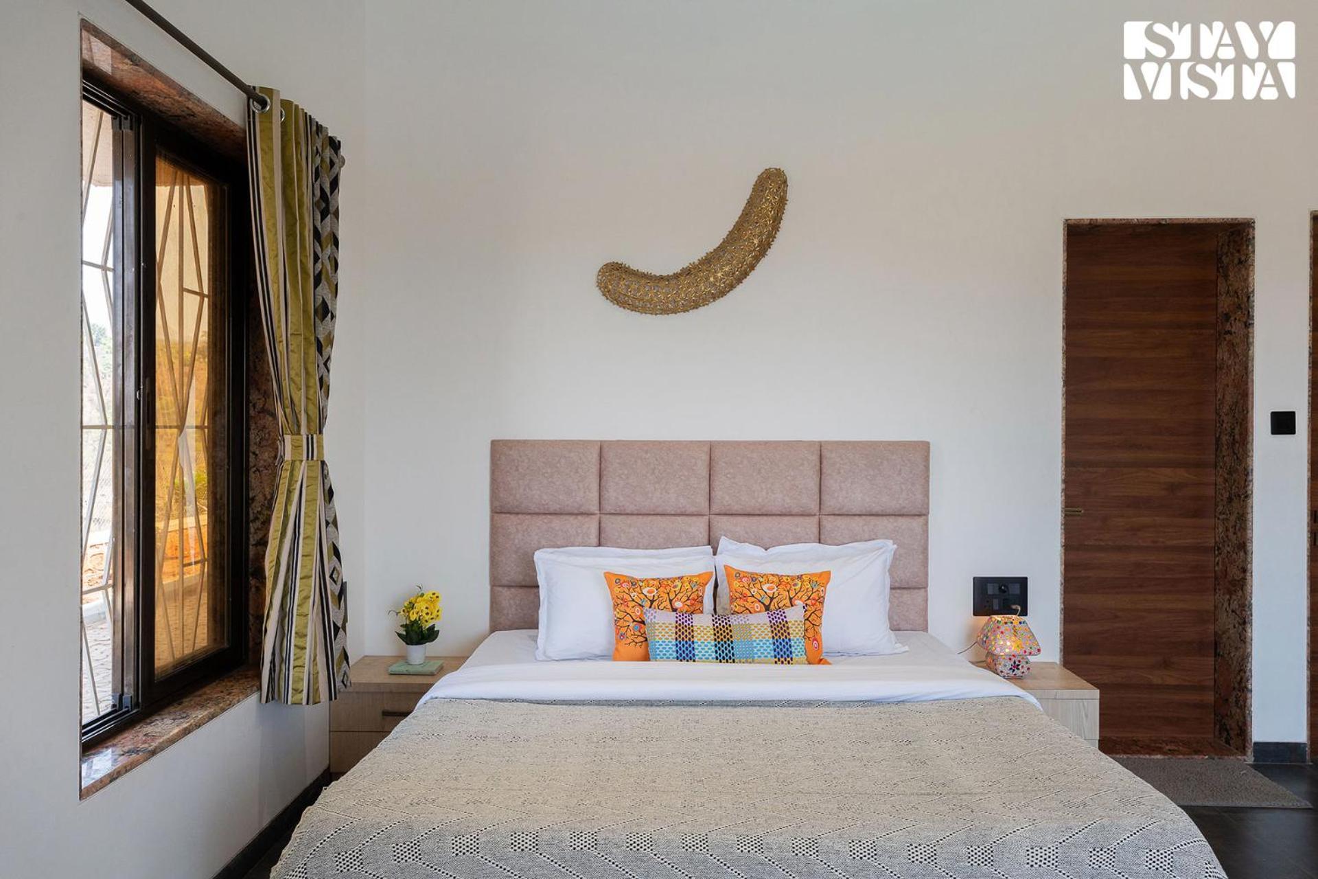 Crown Crest With Swimming Pool, Alfresco Dining & Lawn By Stayvista Karjat