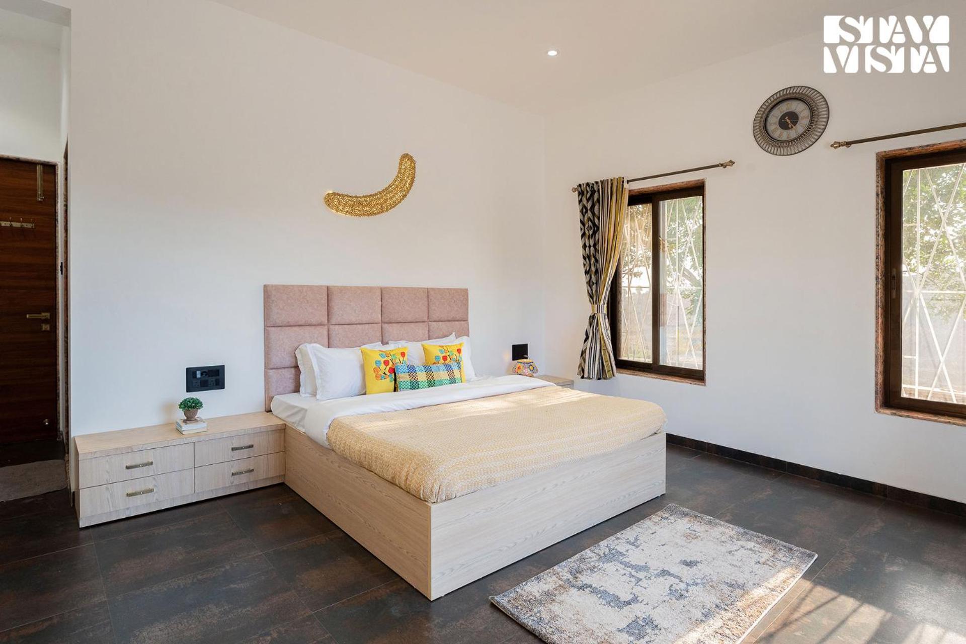 Crown Crest With Swimming Pool, Alfresco Dining & Lawn By Stayvista