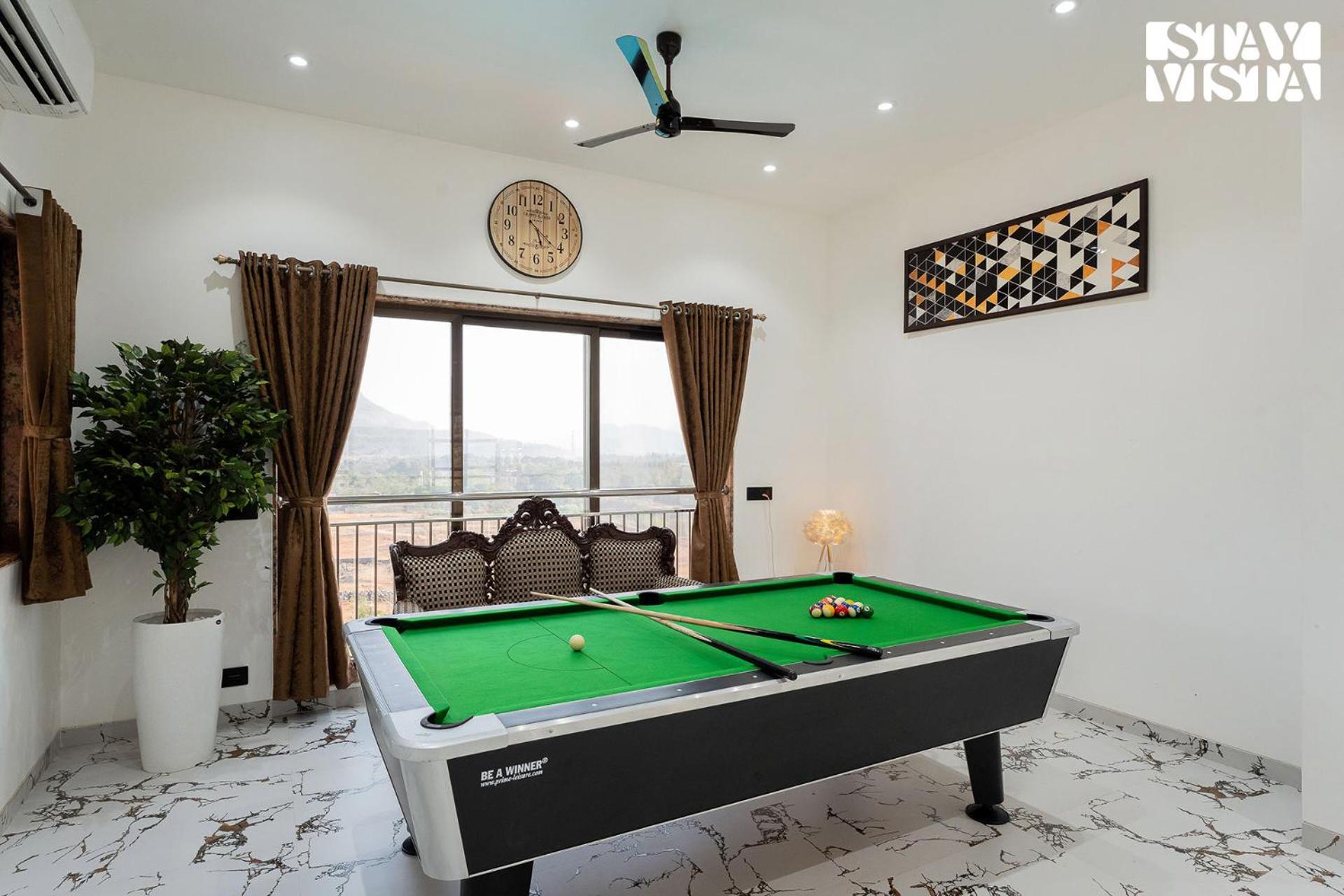 Crown Crest With Swimming Pool, Alfresco Dining & Lawn By Stayvista Villa Karjat