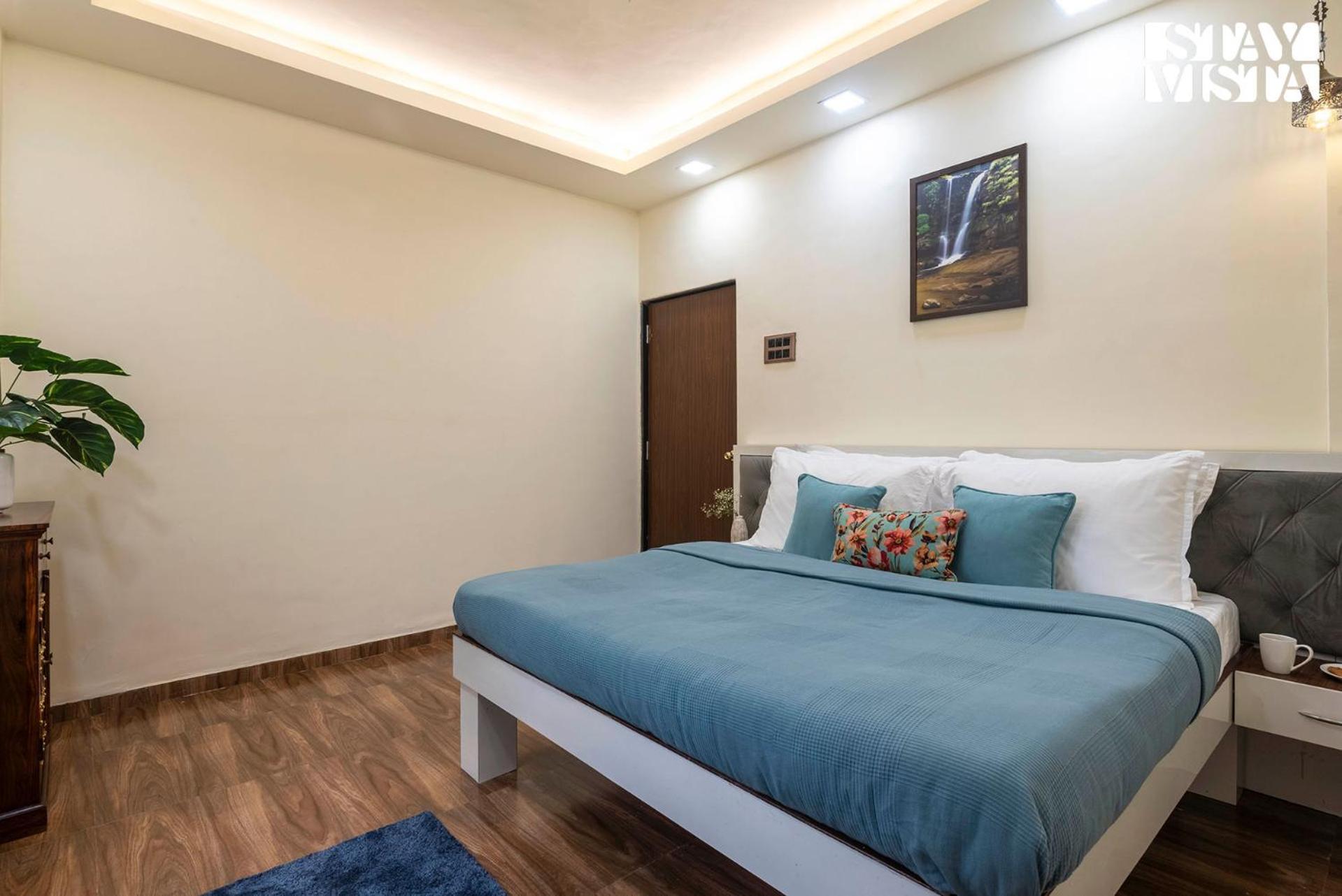Villa Grey Hues With Swimming Pool & Lawn At By Stayvista Karjat