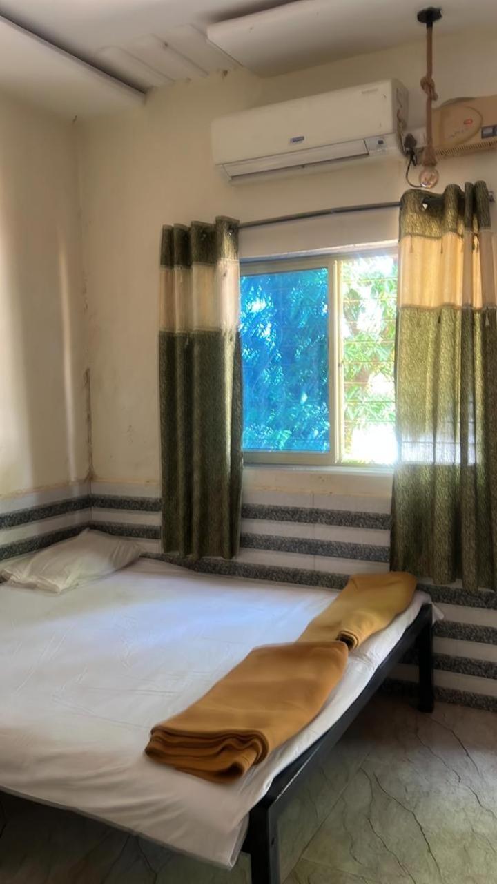 Mangal Tara & *