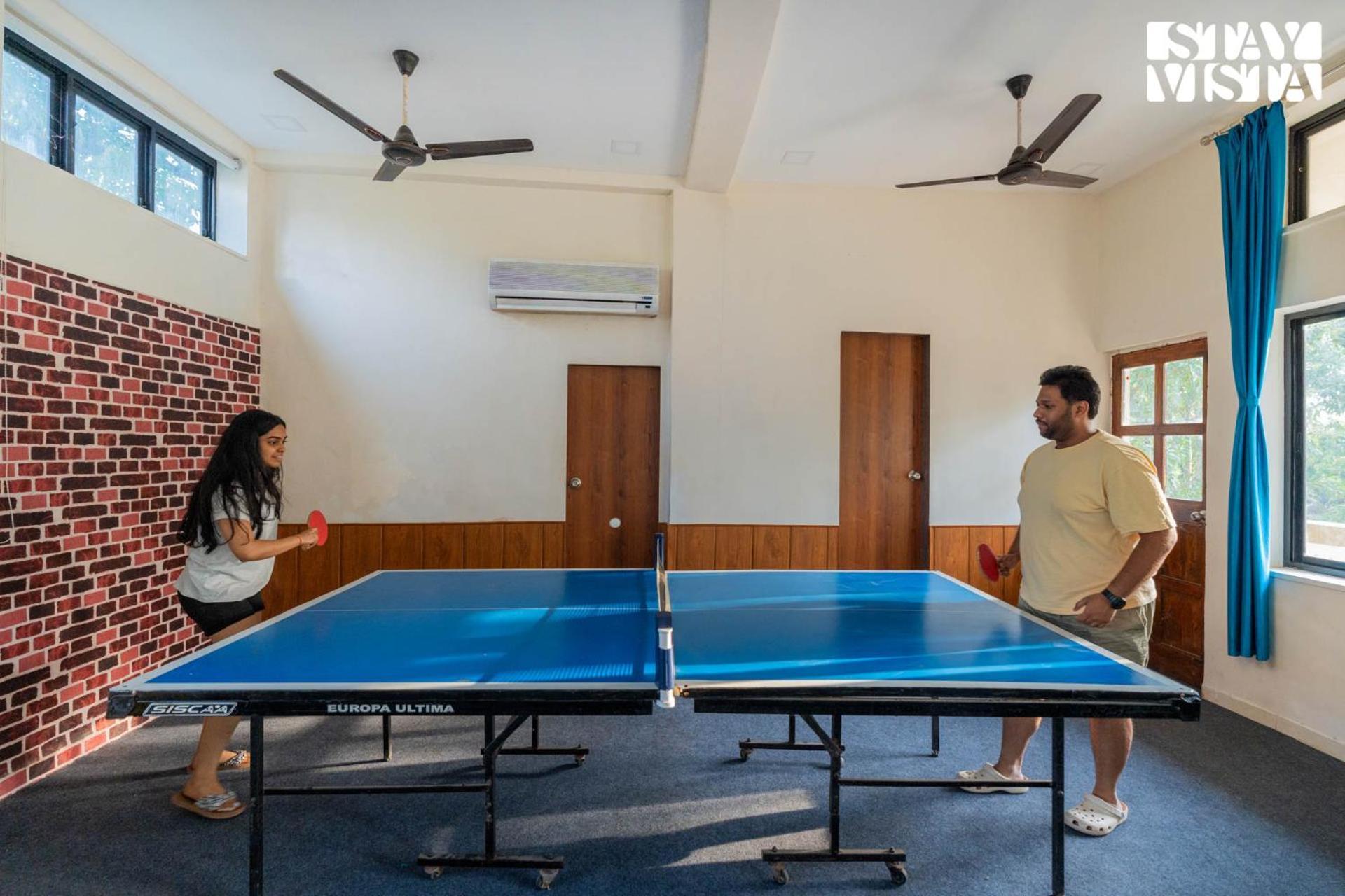 Stayvista At Swirl & Splash With Pool, Lawn, Wi-fi Karjat