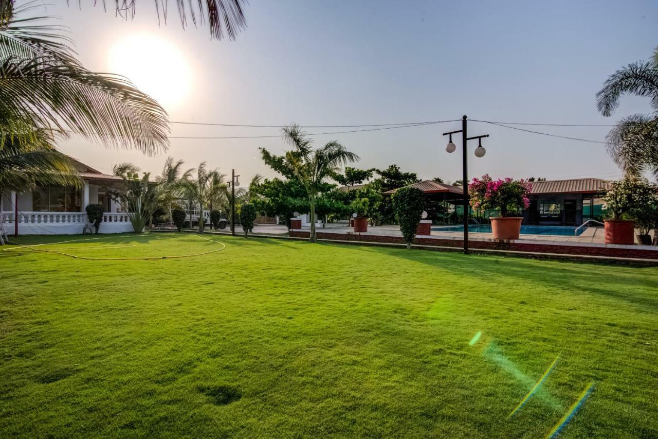 Oyo 29323 R K Farms Hotel